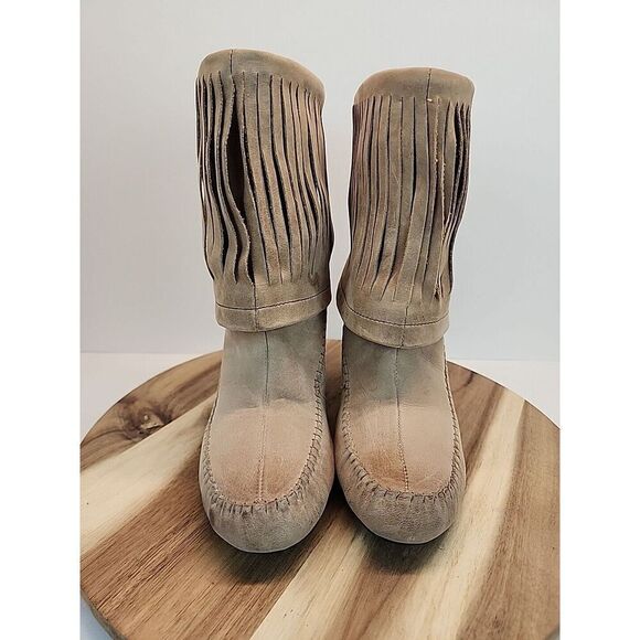 Born Banbury Fringe Moc Bootie Women's Size 6 Tan Nubuck Heeled W02016 - Picture 2 of 10
